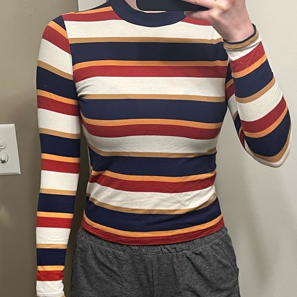 Forever 21 Cropped Long Sleeve Top